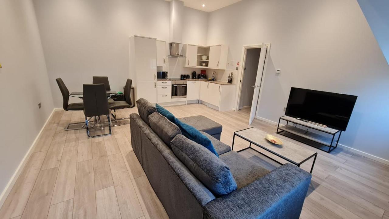 Cosy Flats Near Heathrow, Group Bookings Available With Parking Space 하운슬로우 외부 사진