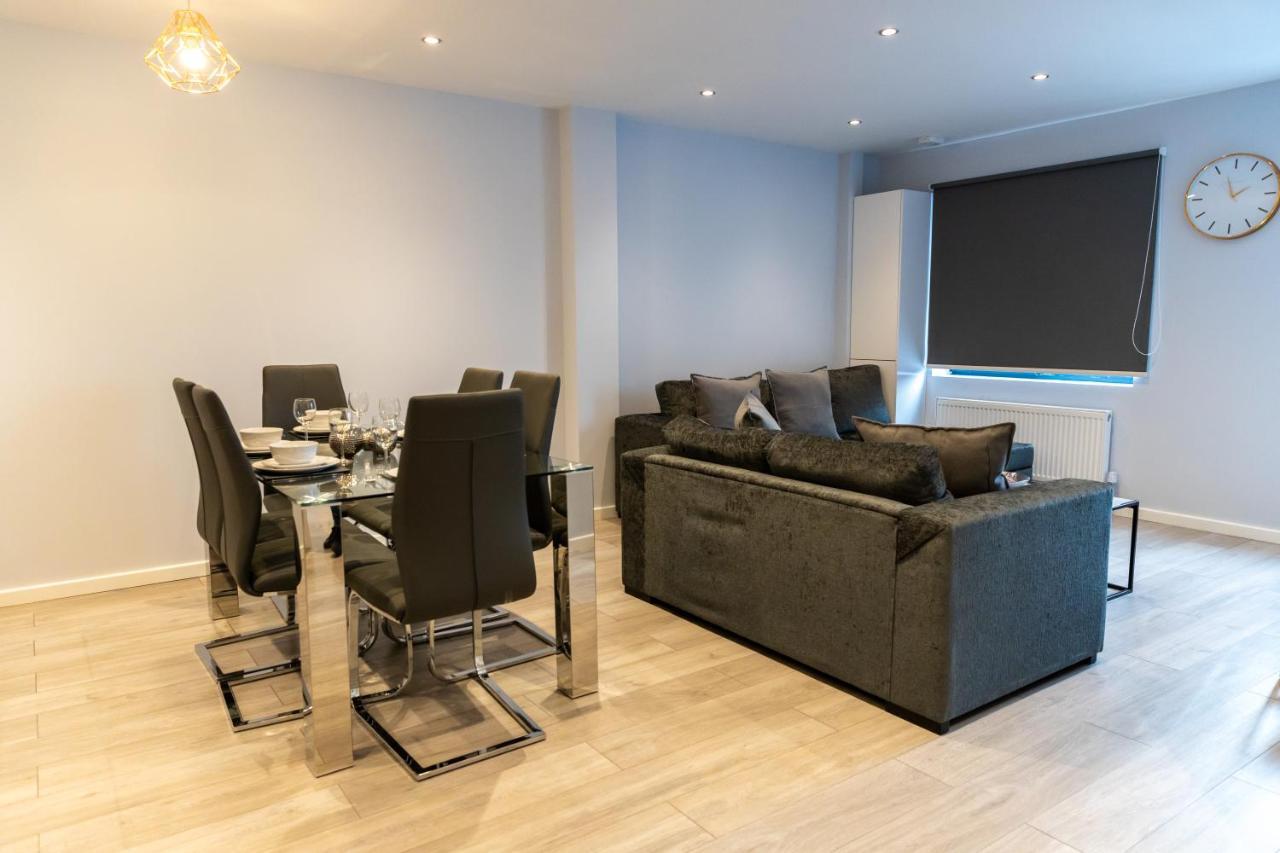 Cosy Flats Near Heathrow, Group Bookings Available With Parking Space 하운슬로우 외부 사진
