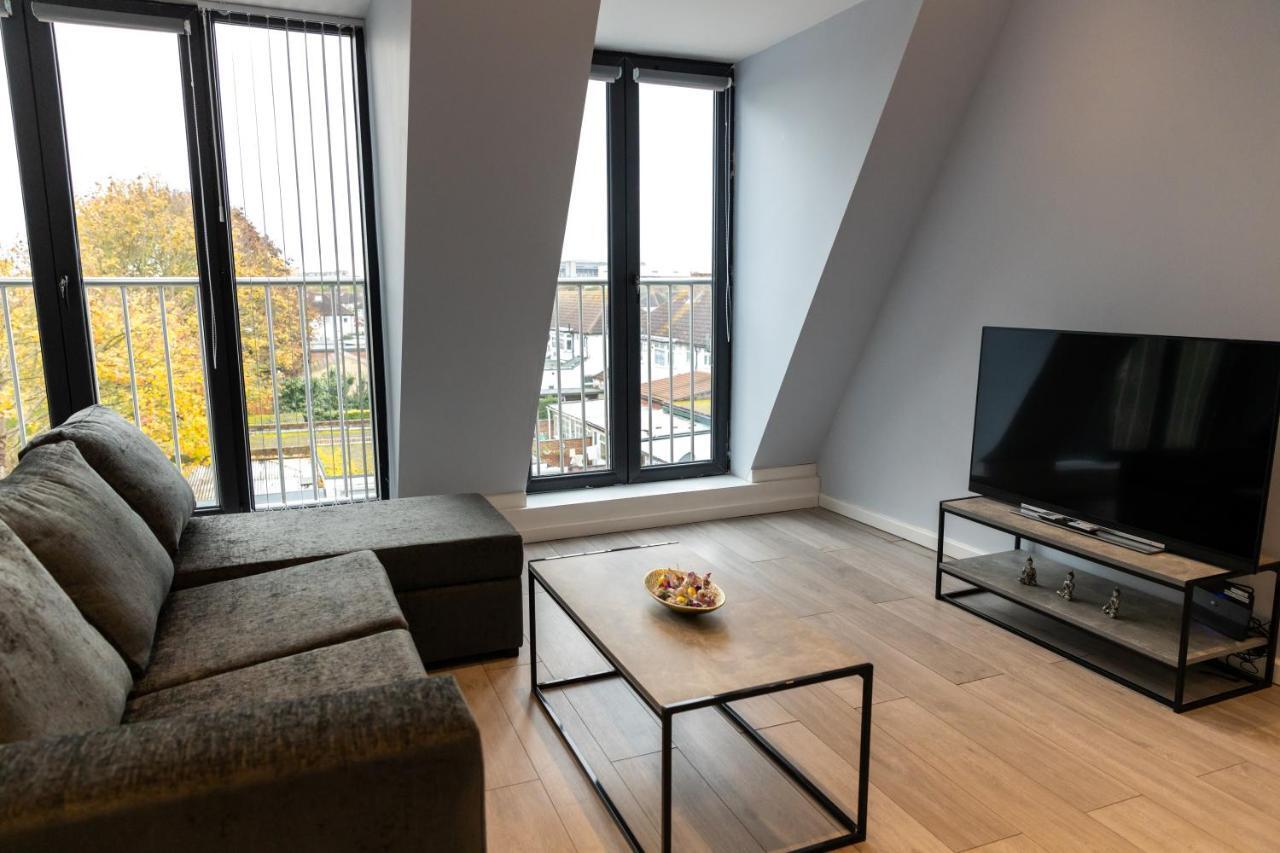Cosy Flats Near Heathrow, Group Bookings Available With Parking Space 하운슬로우 외부 사진